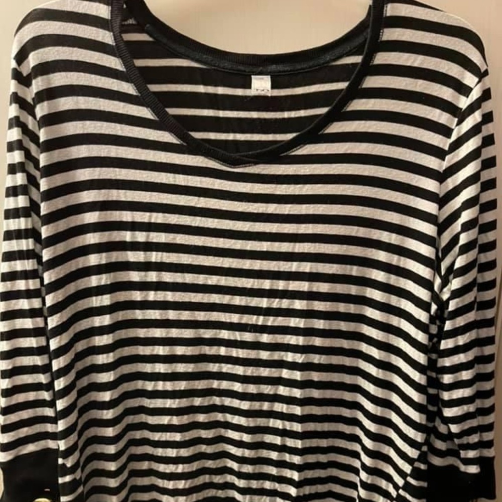2x 3/4 sleeve striped blouse